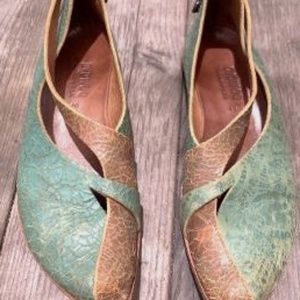 Cydwoq Handmade Shoes soft aqua and tan